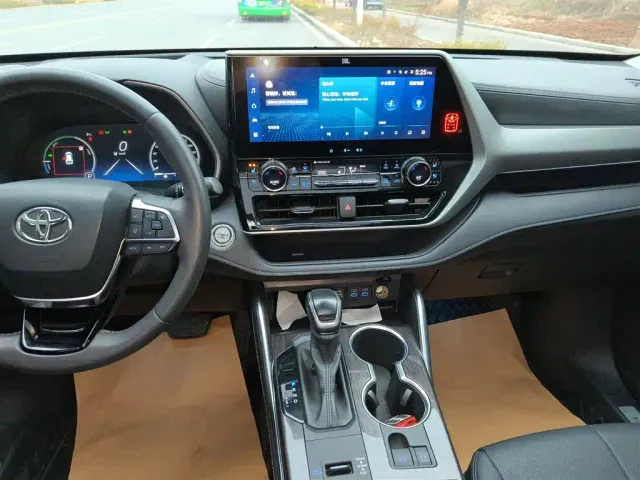 Toyota Highlander — Фото автомобиля 8