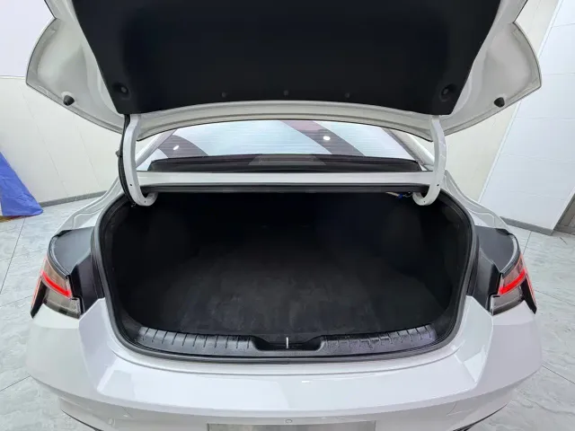 Hyundai Elantra — Фото автомобиля 19