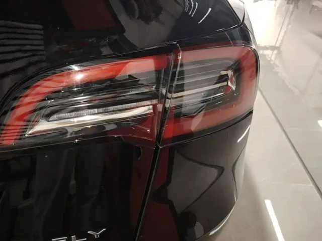 Tesla Model Y — Фото автомобиля 7