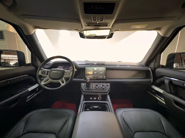 Land Rover Defender — Фото автомобиля 25