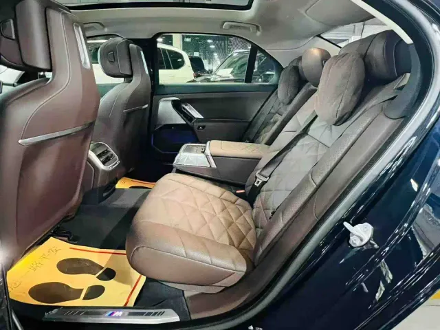 BMW 7 Series — Фото автомобиля 7