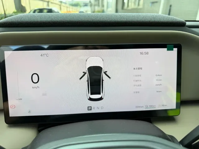 Volvo XC70 Plug-in Hybrid — Фото автомобиля 7