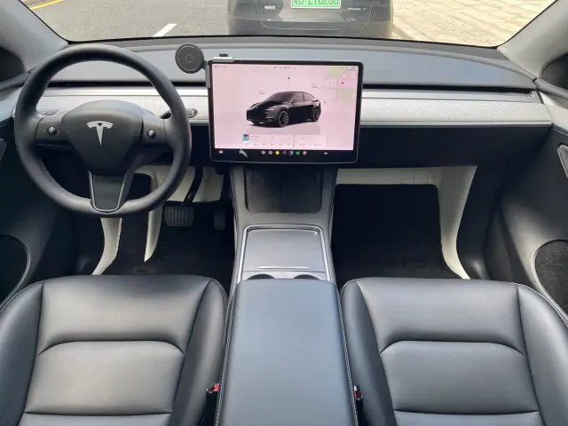 Tesla Model Y — Фото автомобиля 10