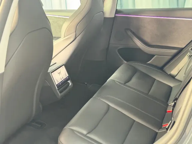 Tesla Model 3 — Фото автомобиля 7