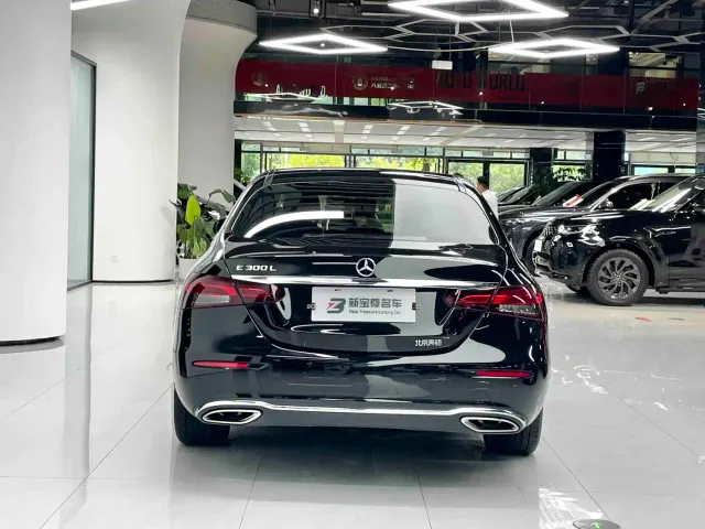 Mercedes-Benz E-Class — Фото автомобиля 12