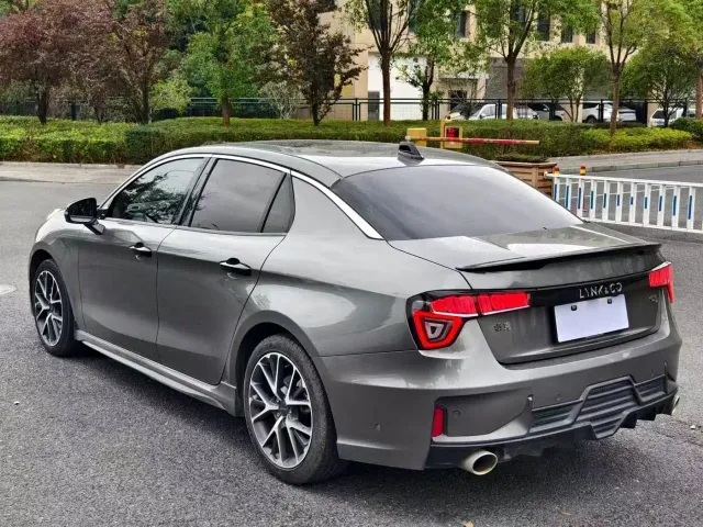 Lynk & Co 03 — Фото автомобиля 9