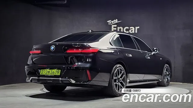 BMW 7-Series — Фото автомобиля 2