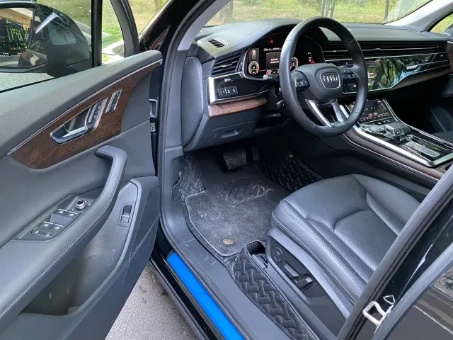 Audi Q7 — Фото автомобиля 8