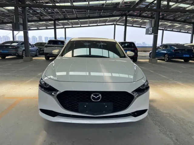 Mazda Axela — Фото автомобиля 2
