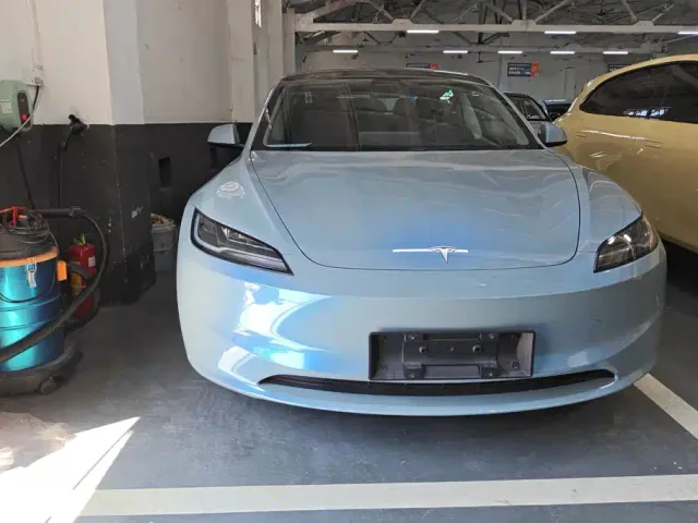 Tesla Model 3 — Фото автомобиля 2