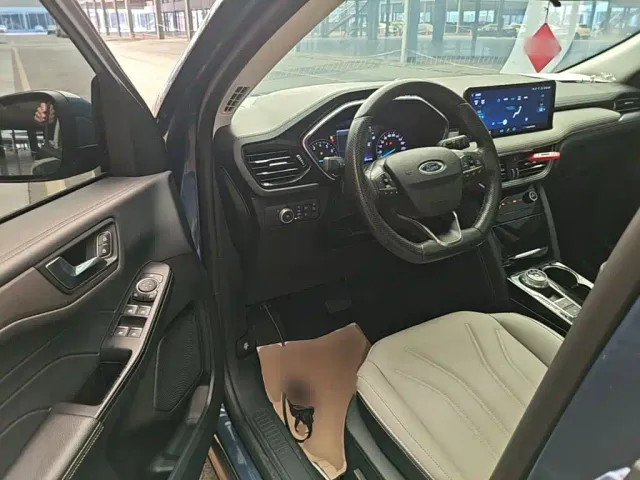Ford Escape — Фото автомобиля 15