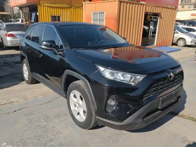 Toyota RAV4 — Фото автомобиля 3