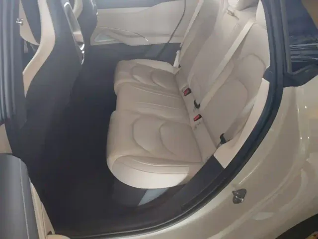 Xiaomi SU7 — Фото автомобиля 16