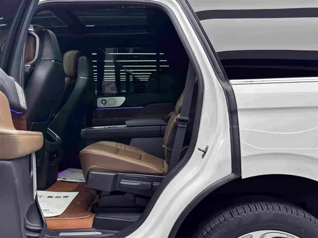 Lincoln Navigator — Фото автомобиля 9