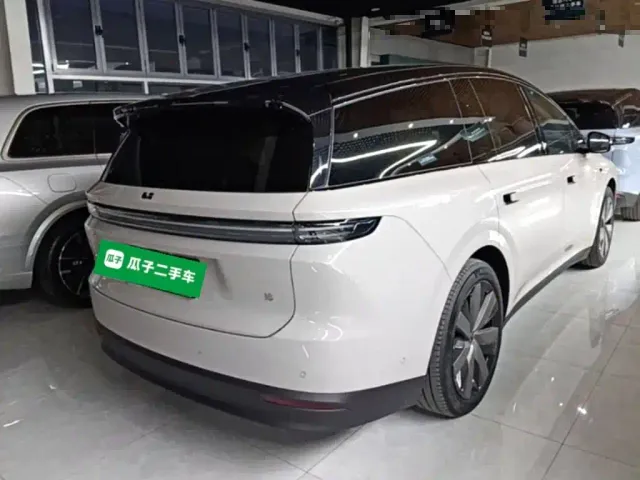 Li Auto i8 — Фото автомобиля 6