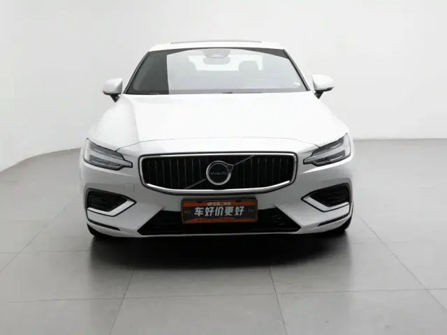 Volvo S60 — Фото автомобиля 3