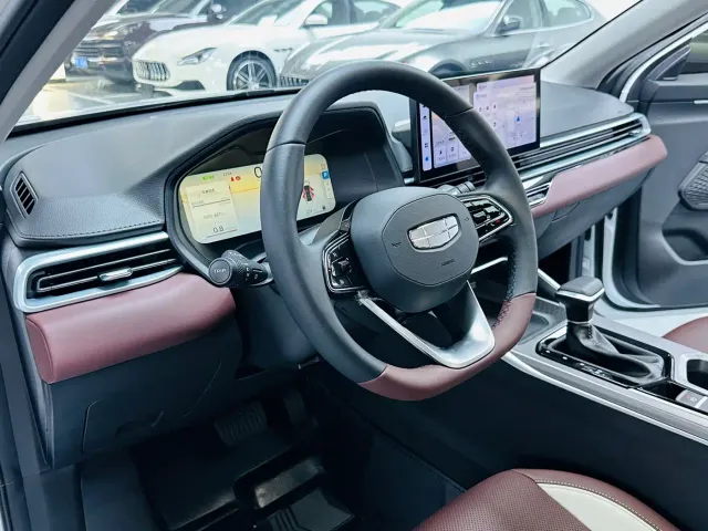 Geely Emgrand — Фото автомобиля 5