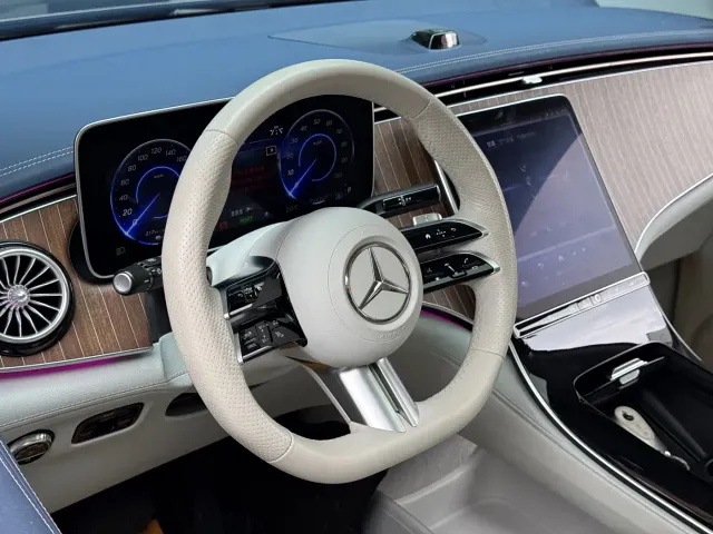 Mercedes-Benz EQE SUV — Фото автомобиля 16
