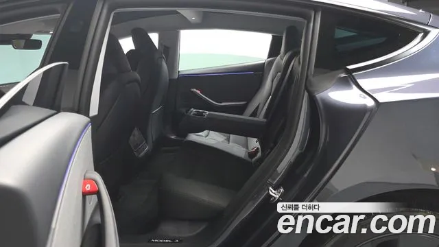 Tesla Model 3 — Фото автомобиля 18
