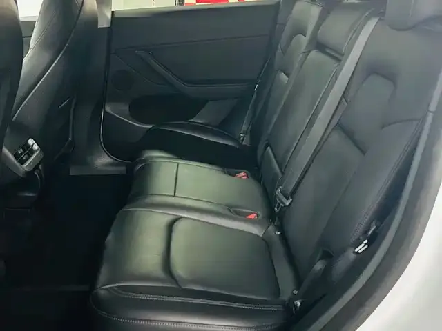 Tesla Model Y — Фото автомобиля 4