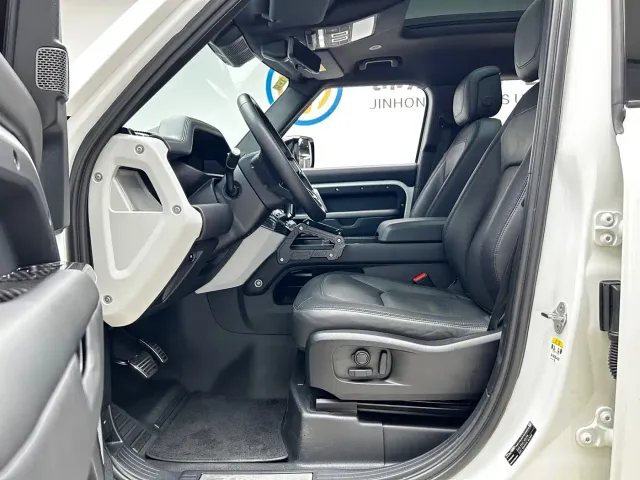 Land Rover Defender — Фото автомобиля 8