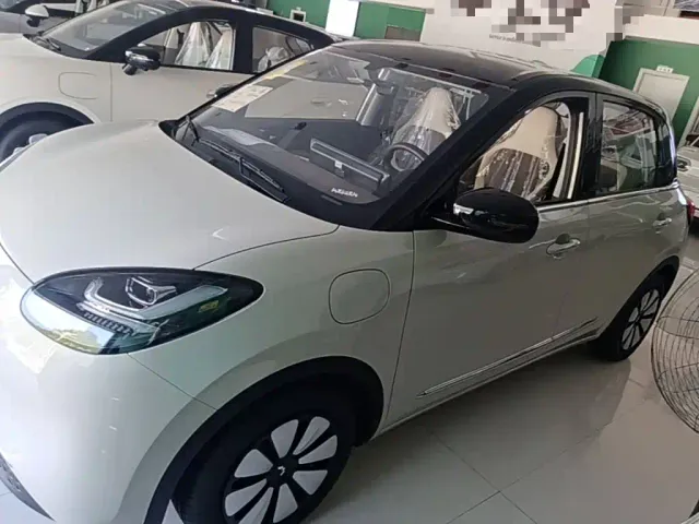 Wuling Bingo — Фото автомобиля 2
