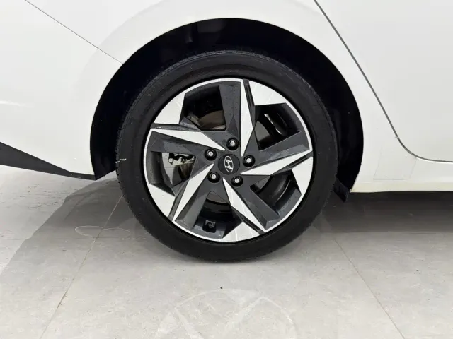 Hyundai Elantra — Фото автомобиля 18