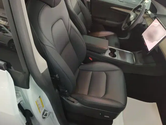 Tesla Model Y — Фото автомобиля 24