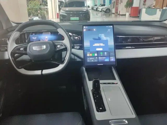 Geely Boyue L — Фото автомобиля 12