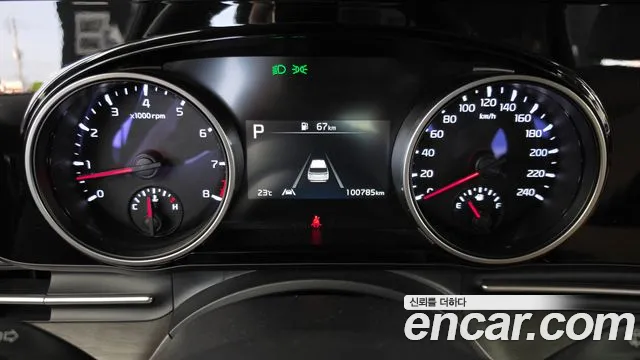 Kia Carnival Generation 4 — Фото автомобиля 11