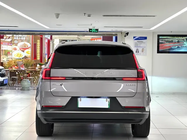Volvo XC70 Plug-in Hybrid — Фото автомобиля 6
