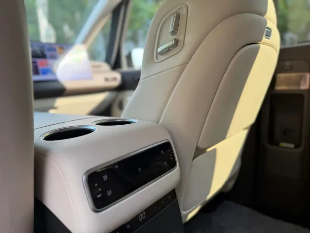 Li Auto MEGA — Фото автомобиля 11