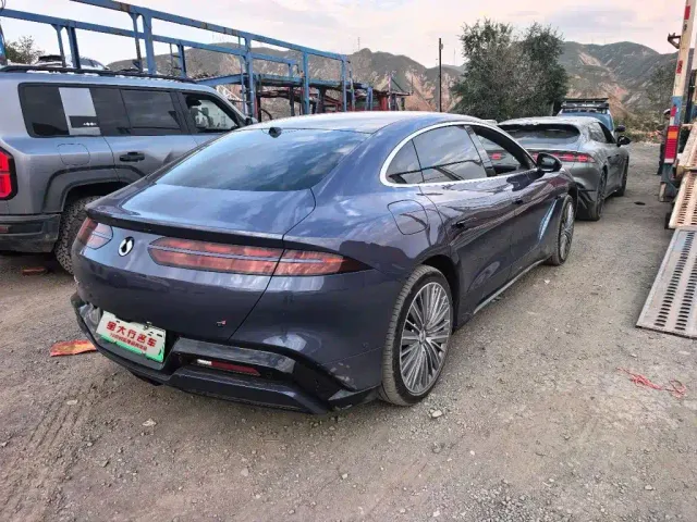Denza Z9 — Фото автомобиля 4