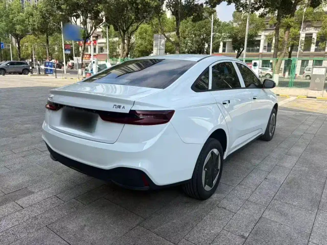 Geely Geometry A — Фото автомобиля 6