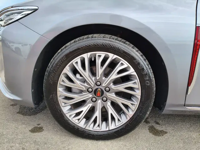 Hongqi H5 — Фото автомобиля 19