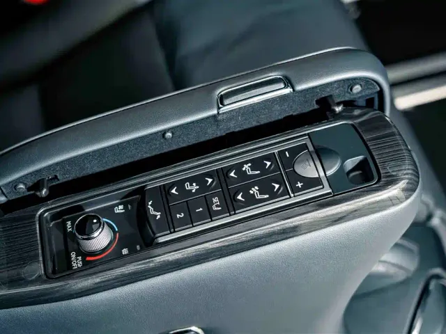 Lexus LM — Фото автомобиля 25
