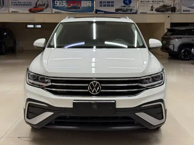Volkswagen Tiguan L — Фото автомобиля 2