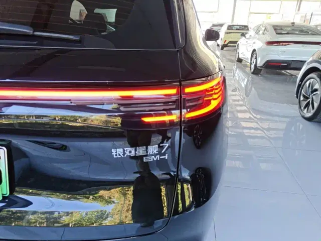Geely Galaxy Starship 7 EM-i — Фото автомобиля 7