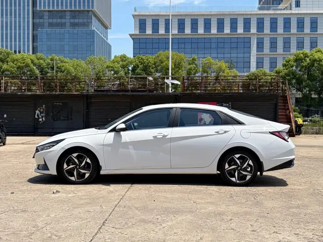Hyundai Elantra — Фото автомобиля 4