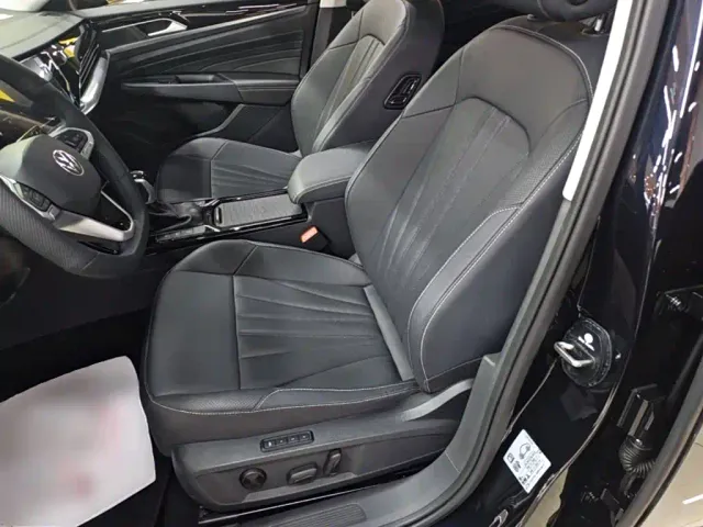 Volkswagen Passat — Фото автомобиля 14