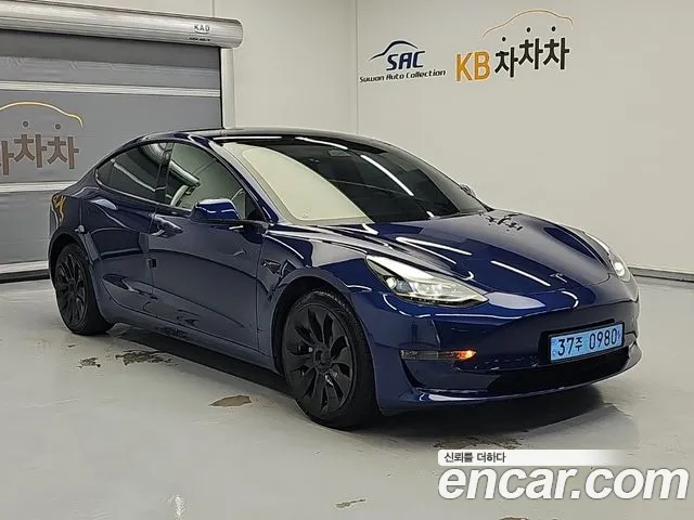 Tesla Model 3 — Фото автомобиля 2