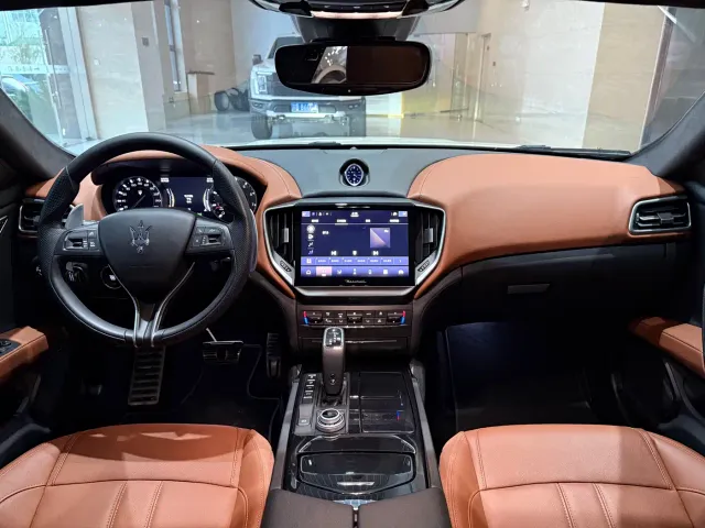 Maserati Ghibli — Фото автомобиля 16