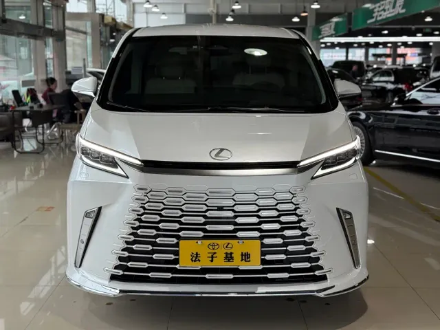 Lexus LM — Фото автомобиля 2
