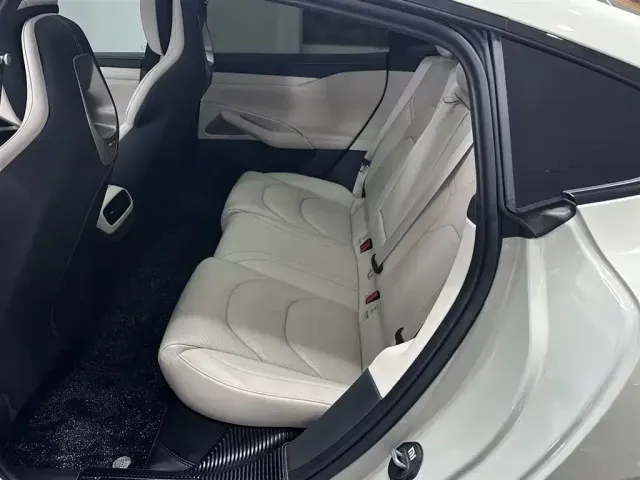 Xiaomi SU7 — Фото автомобиля 13