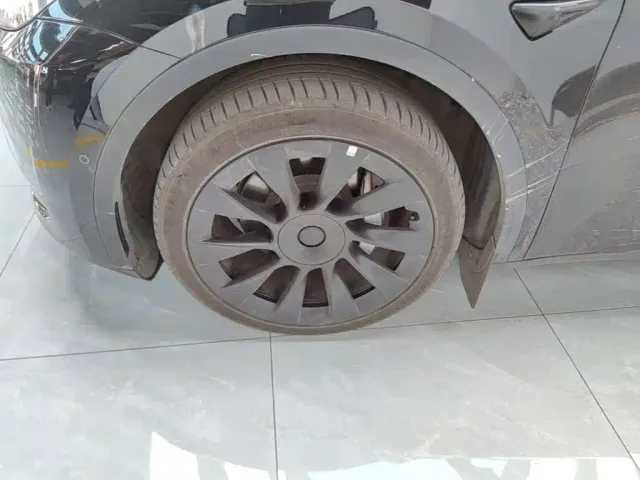 Tesla Model Y — Фото автомобиля 22
