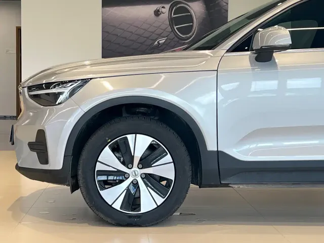 Volvo XC40 — Фото автомобиля 4