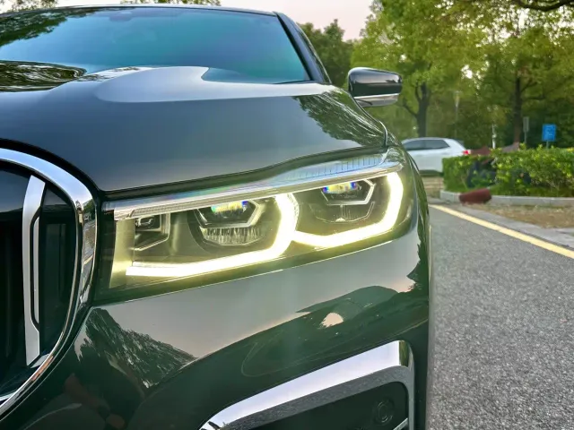 BMW 7 Series — Фото автомобиля 23