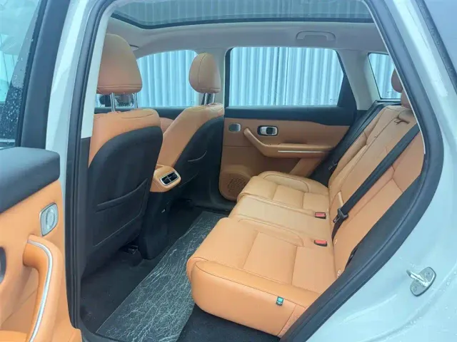 Leapmotor C10 — Фото автомобиля 9