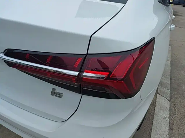 Roewe i5 — Фото автомобиля 7