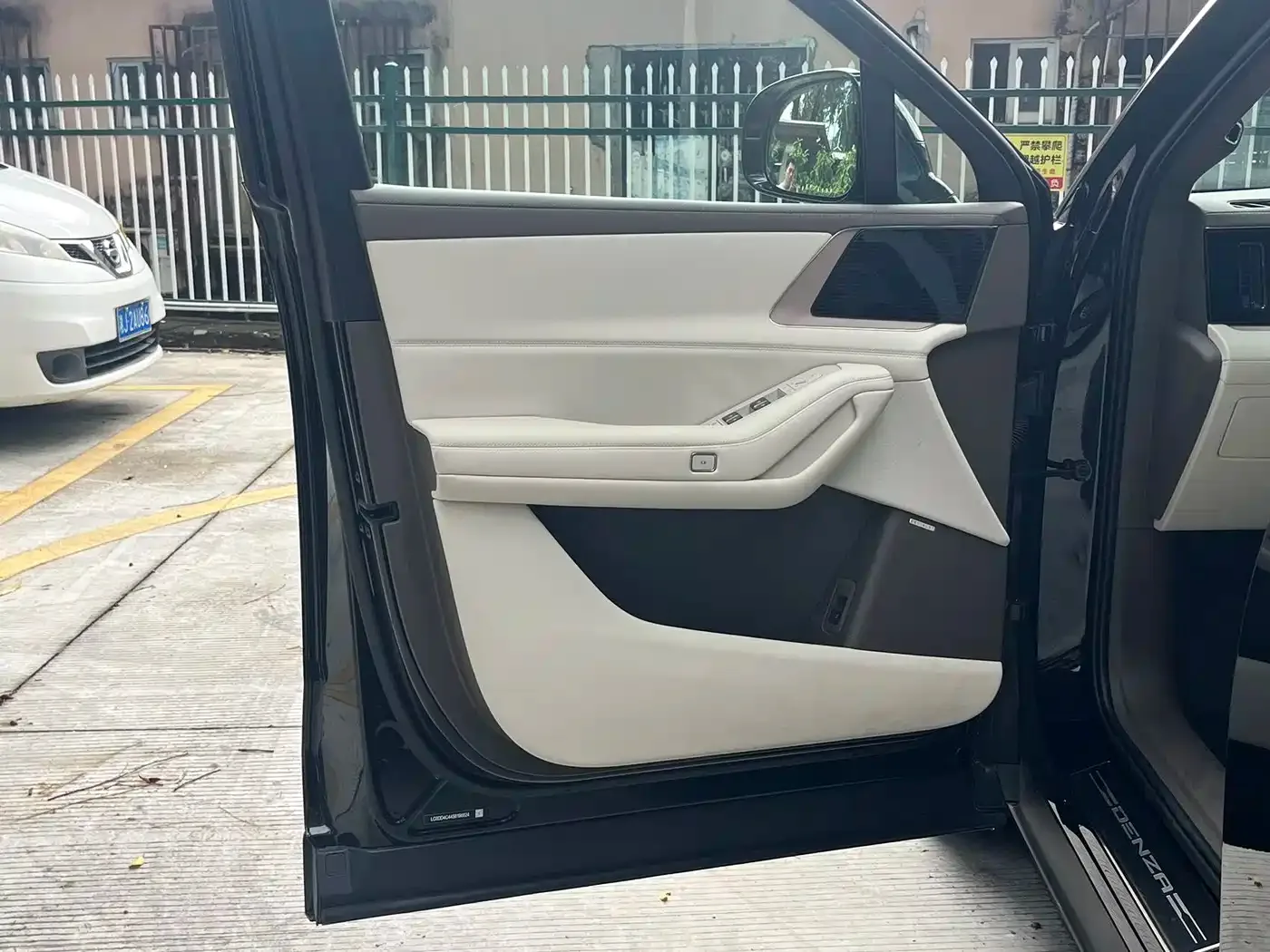 Denza Denza N8L 2025 Standard — Фото автомобиля 6